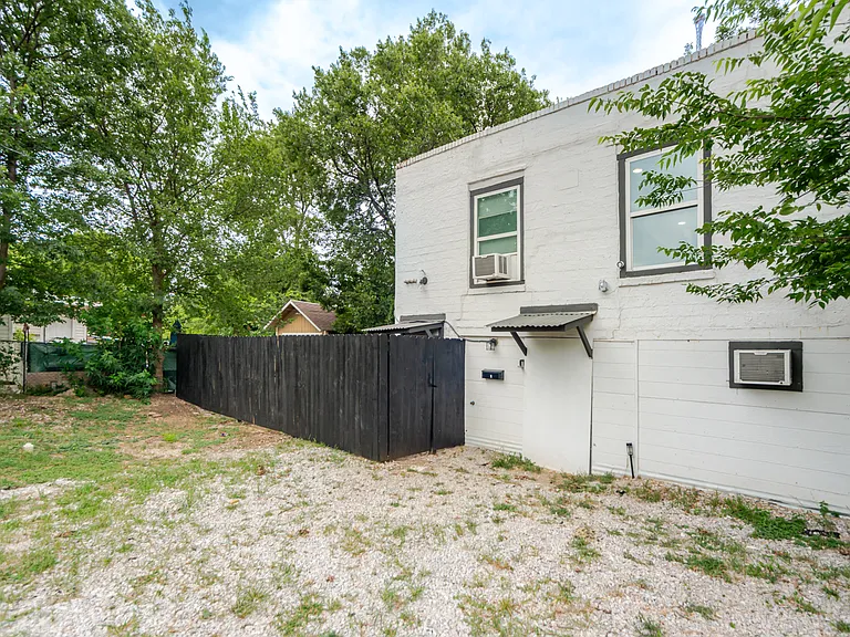 2737 Stuart Dr #2 — Photo 12