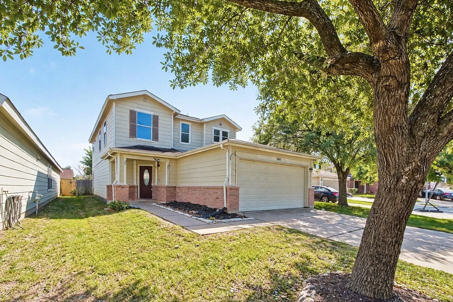 3 bed, 2602 sqft, $2,200 — Photo 3