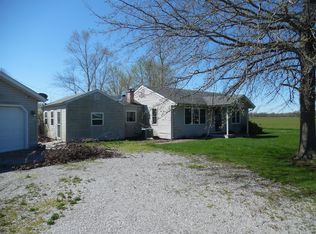 9707 E Dix Irvington Rd, Dix, IL 62830