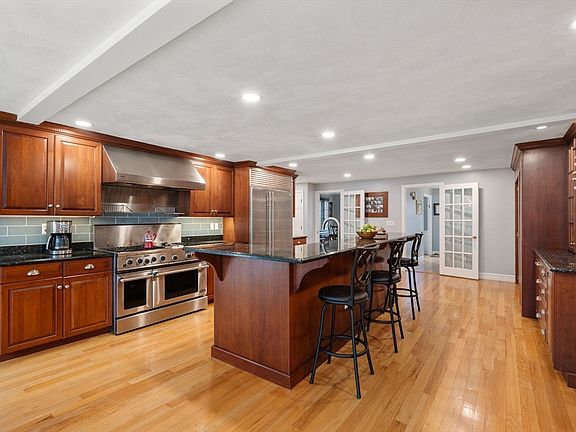 3rd image of 11 Axdell Rd