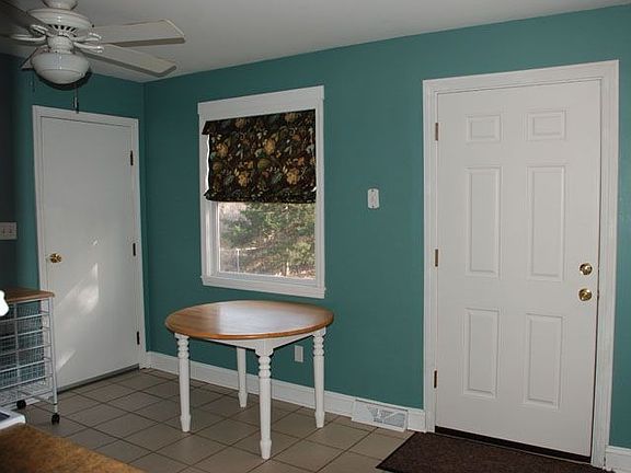 Eat-in Kitchen