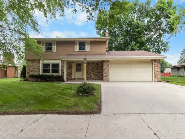 1412 Cottonwood Dr, Waukesha, WI 53189