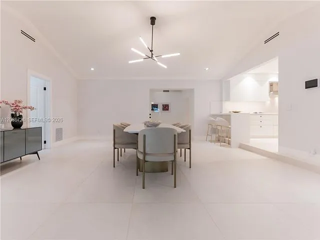 5 bed, 4.0 bath, 3518 sqft, $13,950 — Photo 3