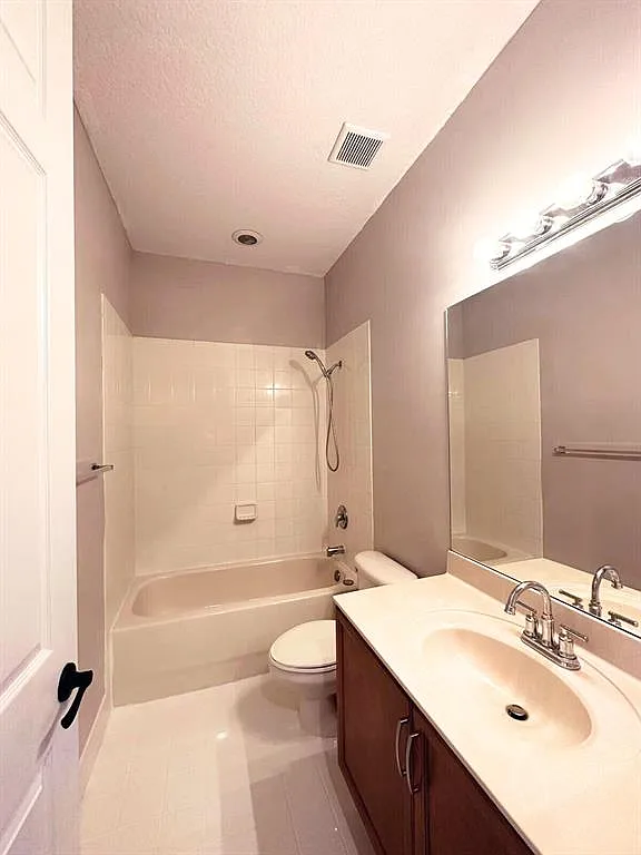 3 bed, 1536 sqft, $2,950 — Photo 3