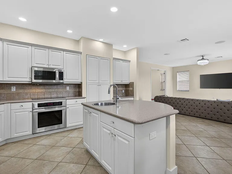 1724 Annandale Cir — Photo 35