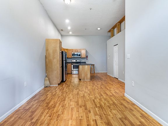 4th image of 400 Forest Ave #11267896