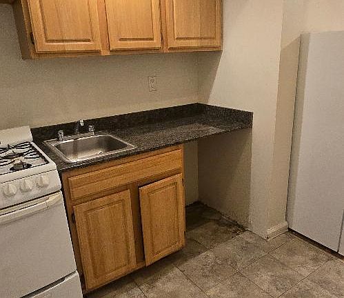 4th image of 320 E 85th St APT 2H