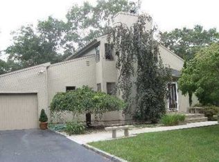 100 Elizabeth Way, Ridge, NY 11961