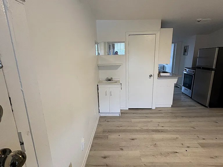 220 Gordon St — Photo 8
