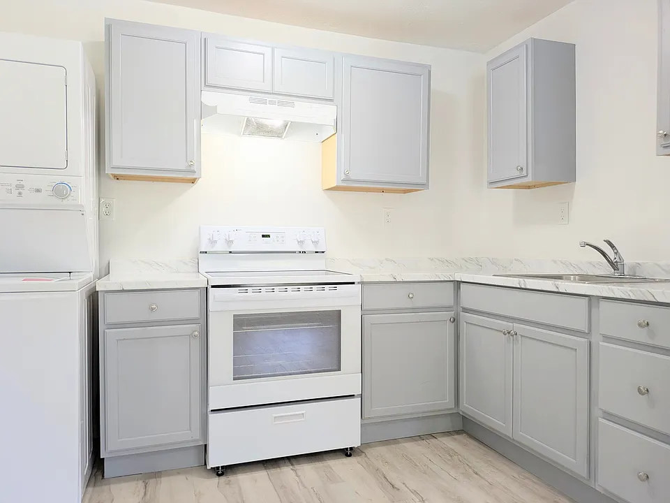 2470 Castain Dr #4