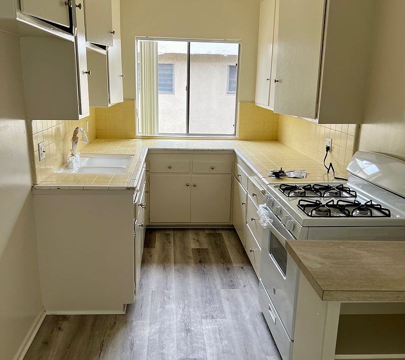1st image of 837 Victor Ave #6