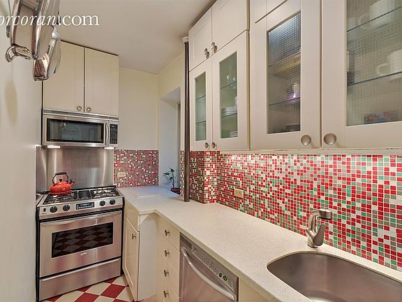 5th image of 155 W 20th St APT 2B