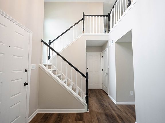 3rd image of 11123 Bayridge Cir W