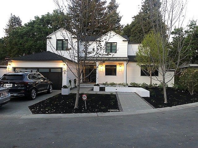 2nd image of 1531 Laurel Pl