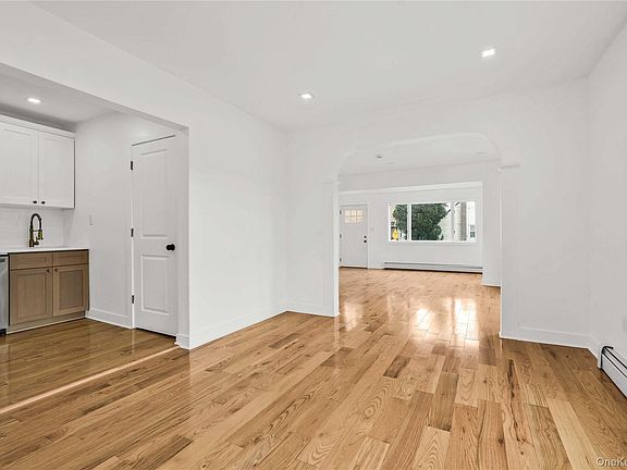 4th image of 42 Satterie Avenue
