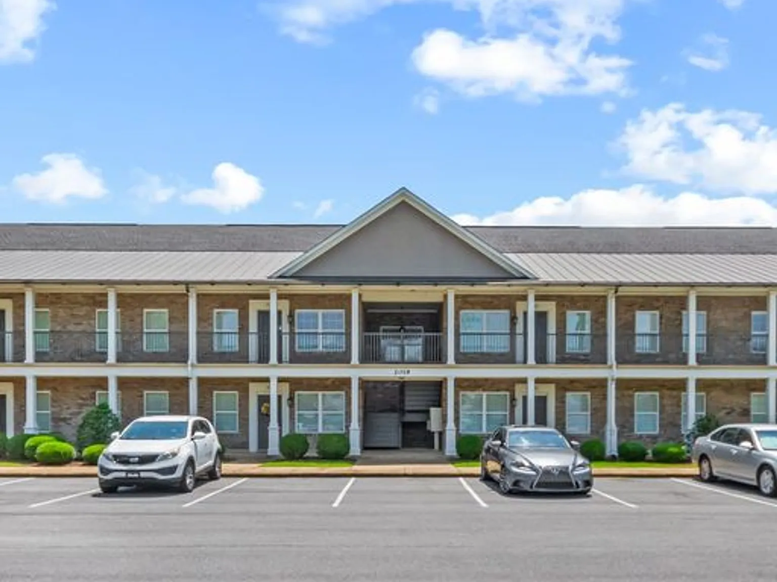 Roll Tide Condos — Photo 1
