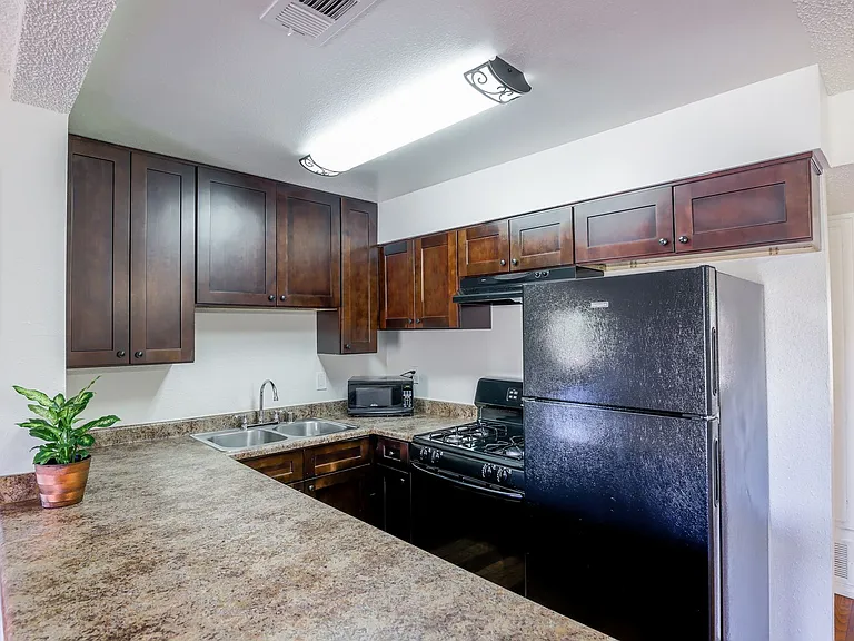 Peppertree Apartments — Photo 63