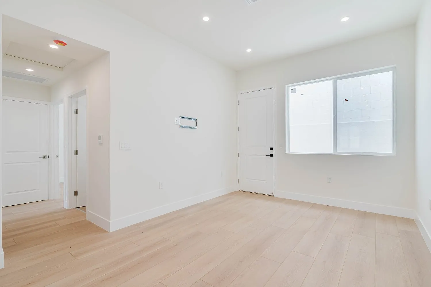 2 bed, 800 sqft, $3,200 — Photo 3