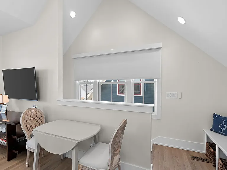 920 Lawrence Ave #B — Photo 17