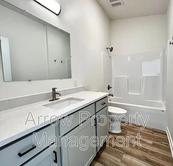 2230 R St #1 — Photo 10