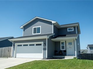 2388 Shadow Creek Cir, Des Moines, IA 50320