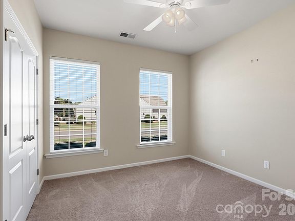 4th image of 4043 Perth Rd