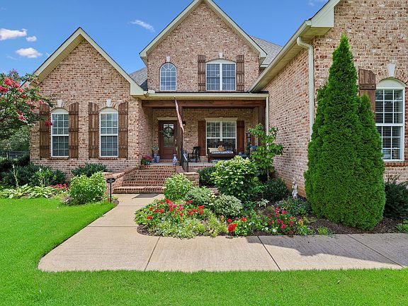 3rd image of 2208 Higgins Ln