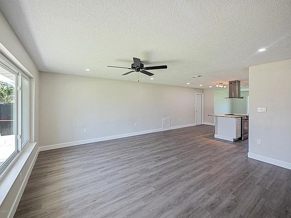 2nd image of 560 Cassia Blvd