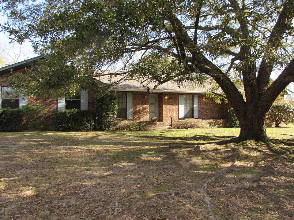 1st image of 24 Country Club Dr