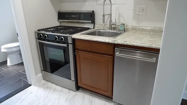 445 Morris Ave #A8 — Photo 11