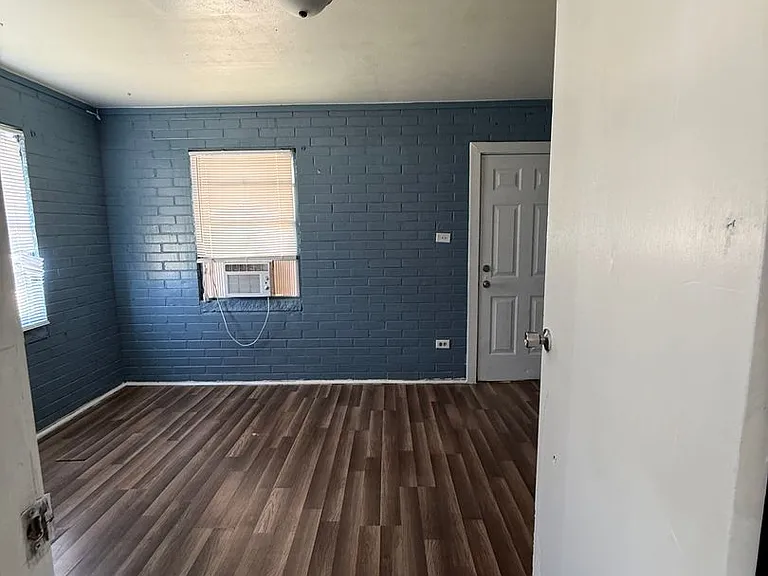 203 W Dove Ln — Photo 3