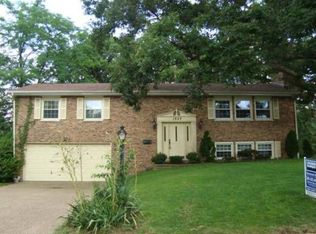 1923 Saint Clair Dr, Pekin, IL