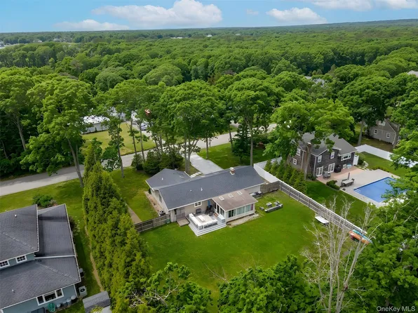 27 Canvasback Lane, East Quogue, NY 11942