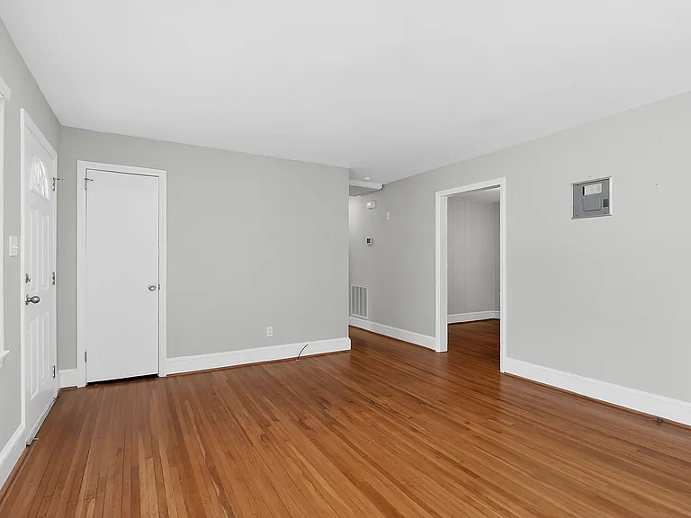 2309 Lanier Ave — Photo 3