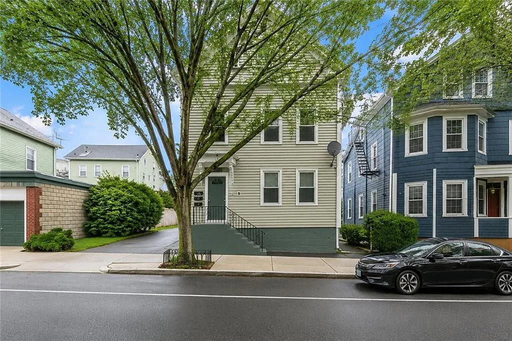 2 bed, 1.0 bath, 838 sqft, $2,900 — Photo 1