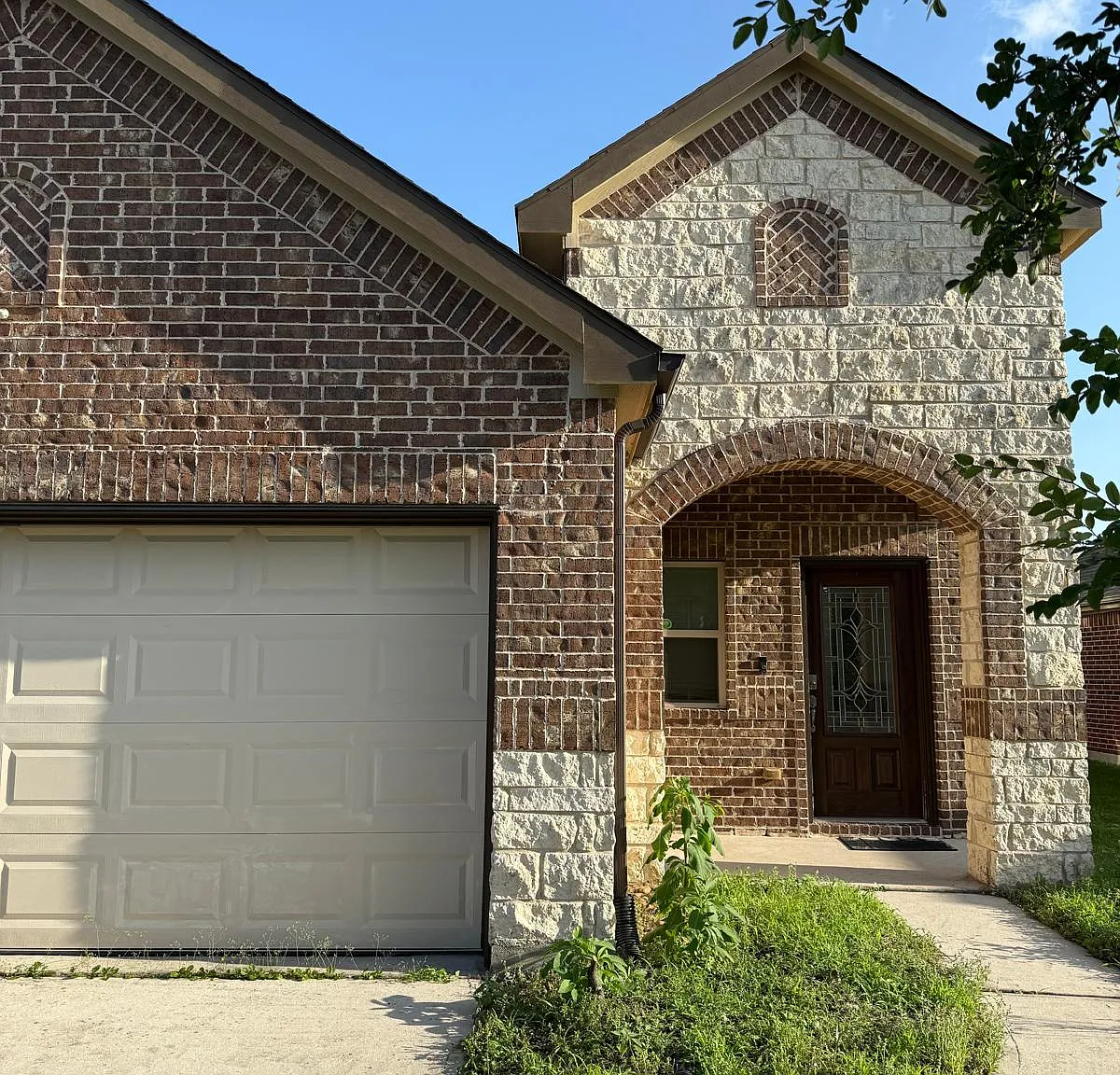 4 bed, 2.5 bath, 2120 sqft, $2,350 — Photo 1