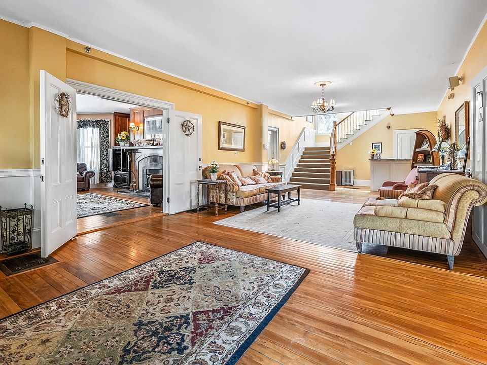 1st image of 12 Thorn Hill Road