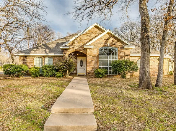 901 Evandale Rd, Burleson, TX 76028