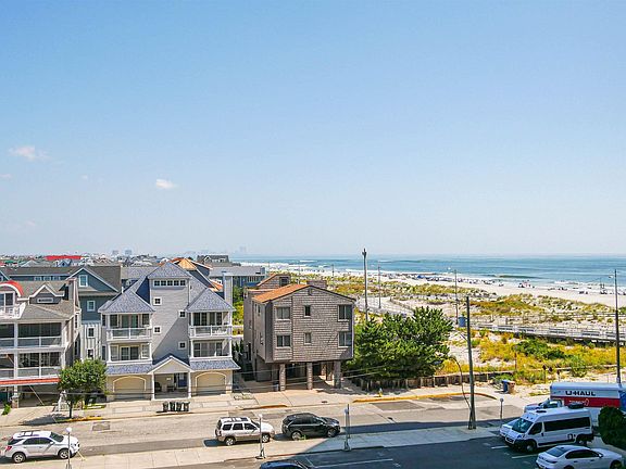 3rd image of 322 Boardwalk #502