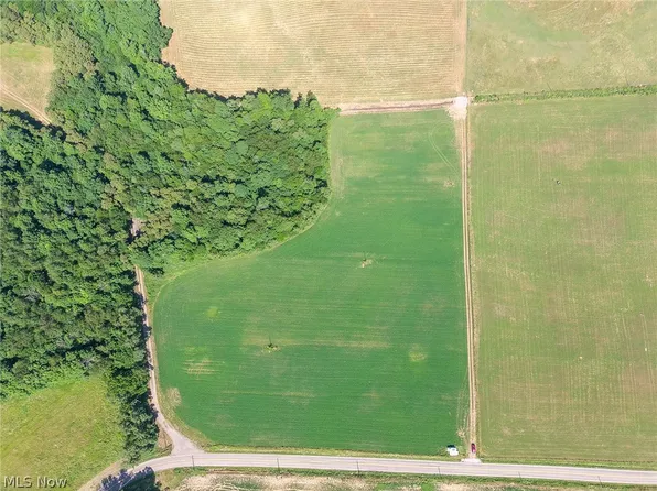 6412 W Lebanon Rd SW, Navarre, OH 44662