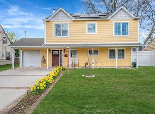 9 Prentice Rd, Levittown, NY 11756