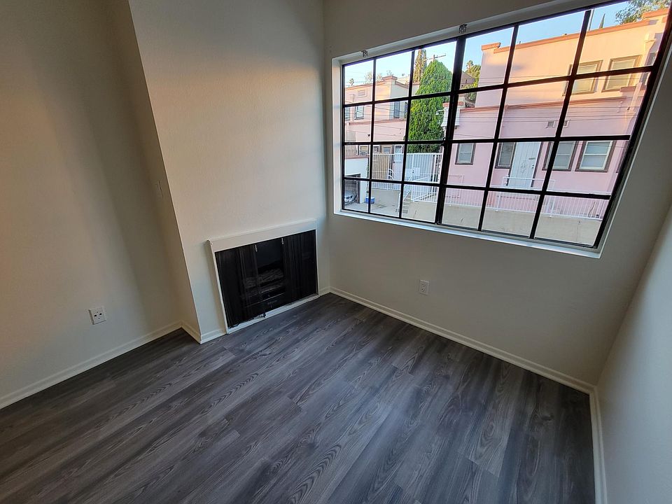 Living Rm, Gas Fireplace, Window View