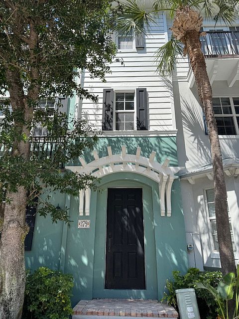 1st image of 379 E Mallory Cir