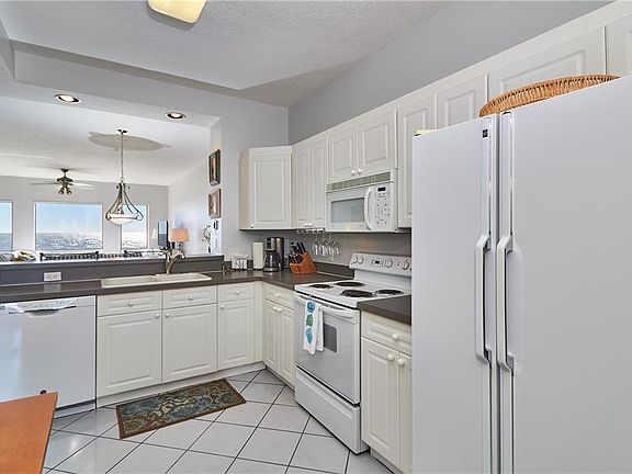 3rd image of 16700 Gulf Blvd APT 624