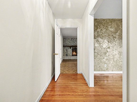 4th image of 4919 Grinnell Dr