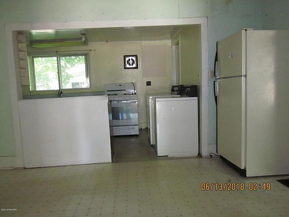 5th image of 313 N Brown St
