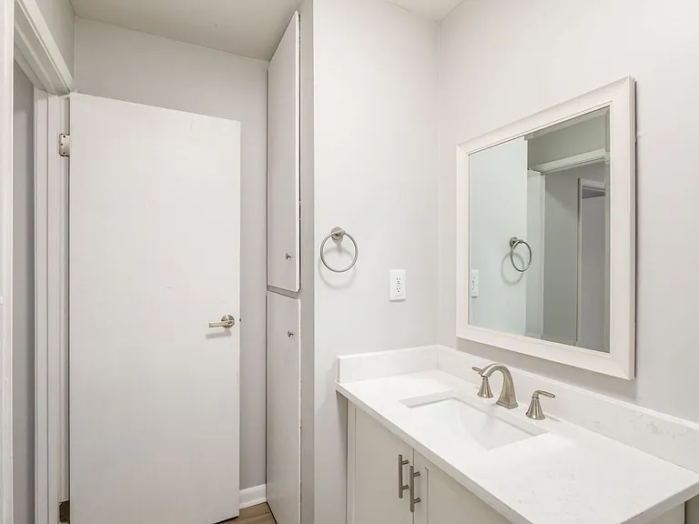 639 Riverview Dr #8 — Photo 2