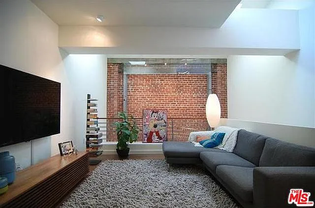 940 E 2nd St #12 — Photo 9