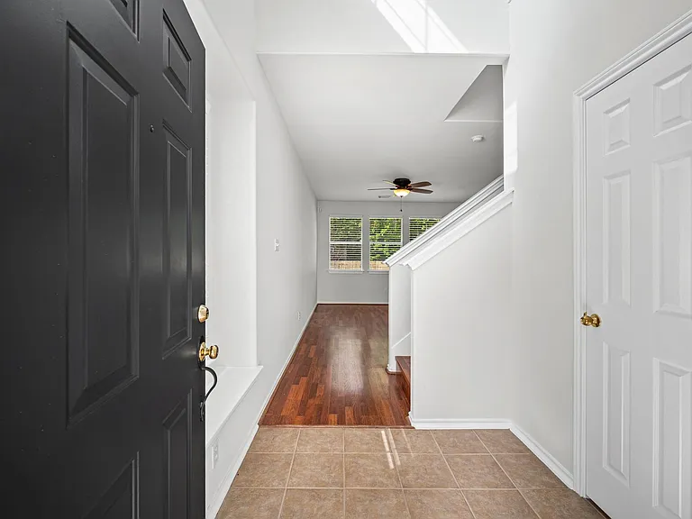 35 Ledgestone Pl — Photo 5