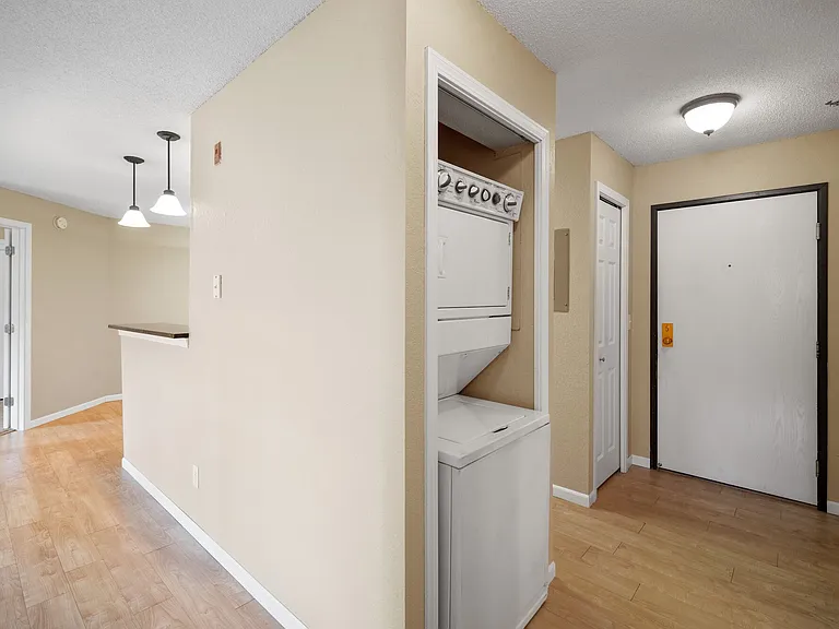 Sterling Ponds Apartments — Photo 5